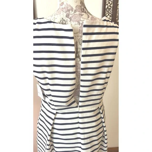 NWT Liz Claiborne Striped Sheath Dress Navy White Sleeveless SZ 10 - Picture 11 of 11